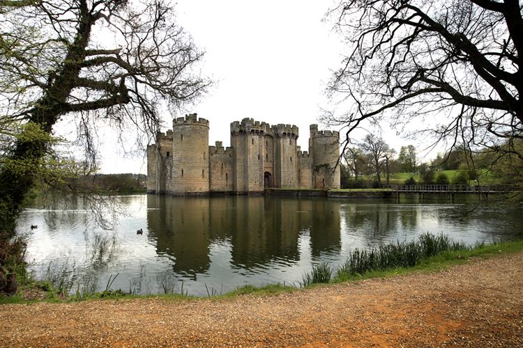 Bodiam Castle Sussex.jpg